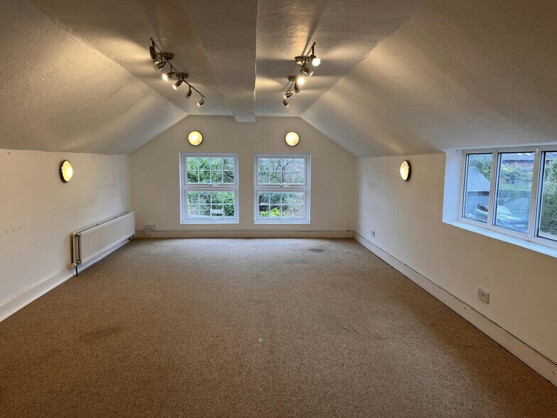 10A Weston Rd, Aylesbury à vendre - Photo du bâtiment - Image 2 de 14