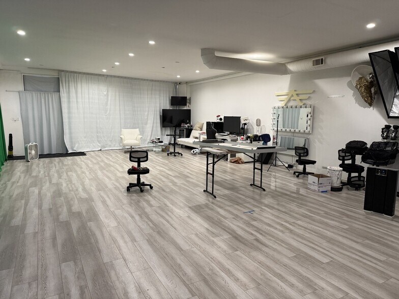 1610 W Magnolia Blvd, Burbank, CA à vendre - Photo du bâtiment - Image 2 de 15