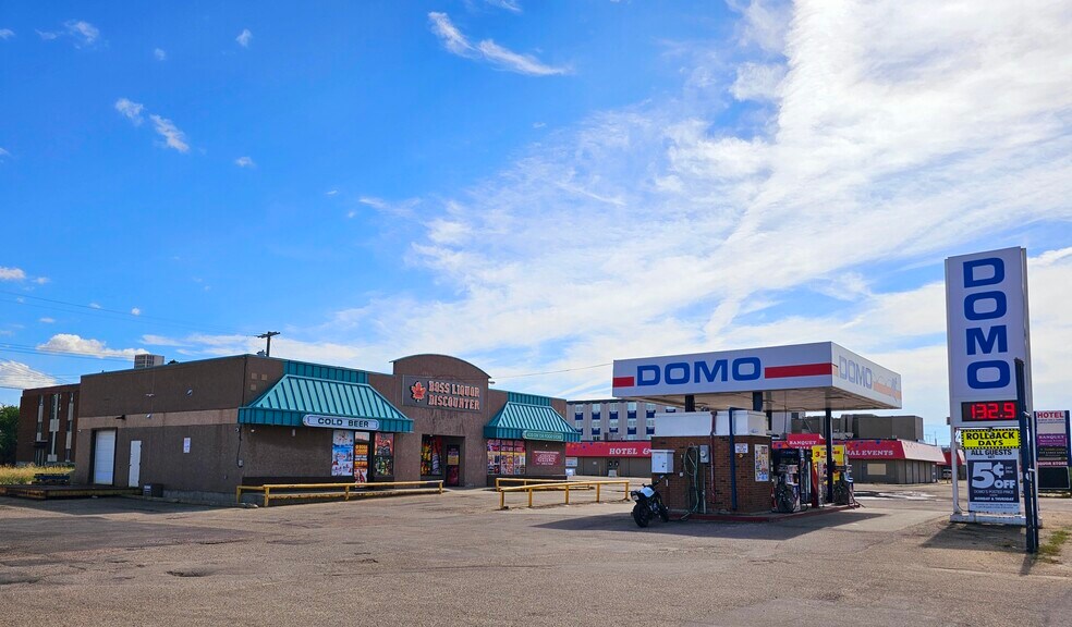 10149 156th St NW, Edmonton, AB à vendre - Photo du bâtiment - Image 3 de 12