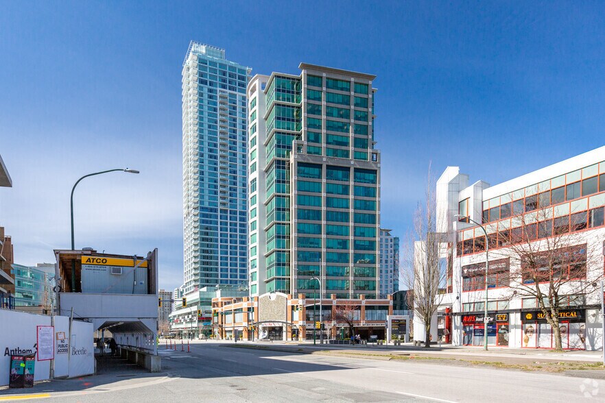 4555 Kingsway, Burnaby, BC à louer - Photo du bâtiment - Image 2 de 7