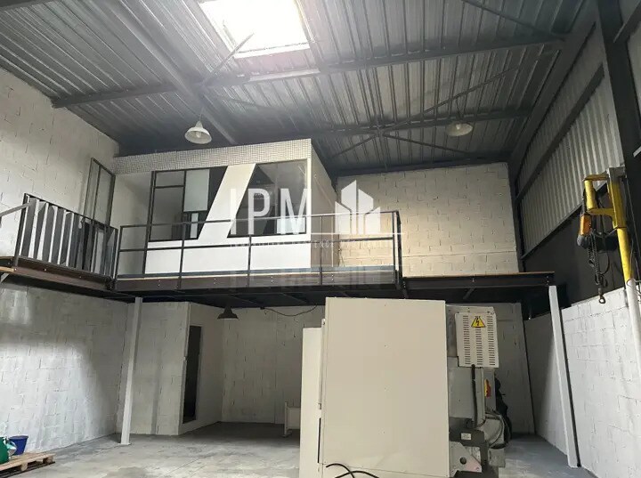 Flex in Rognac for lease Building Photo- Image 1 of 7