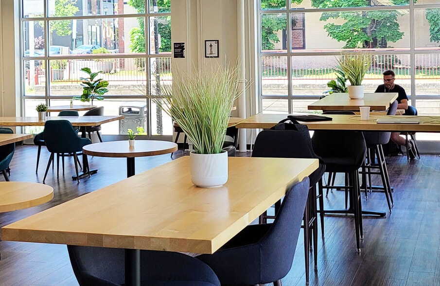 290 King St E, Kitchener, ON for lease - Interior Photo - Image 3 of 11