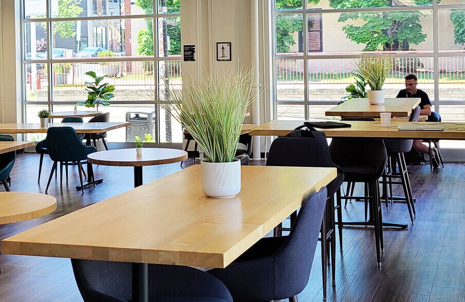 290 King St E, Kitchener, ON à louer - Photo intérieure - Image 3 de 11