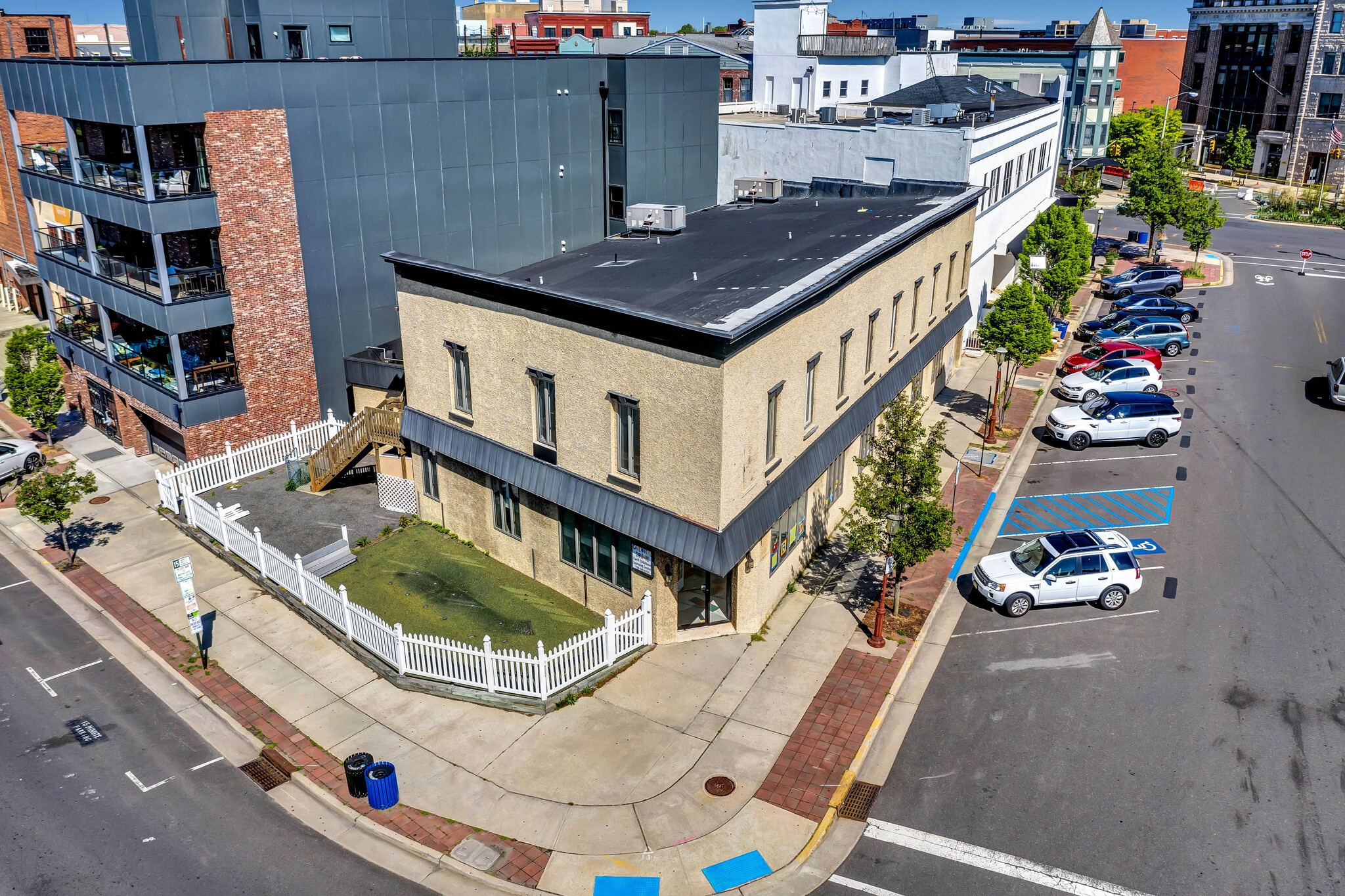 601 Lake Ave, Asbury Park, NJ à louer Photo intérieure- Image 1 de 10