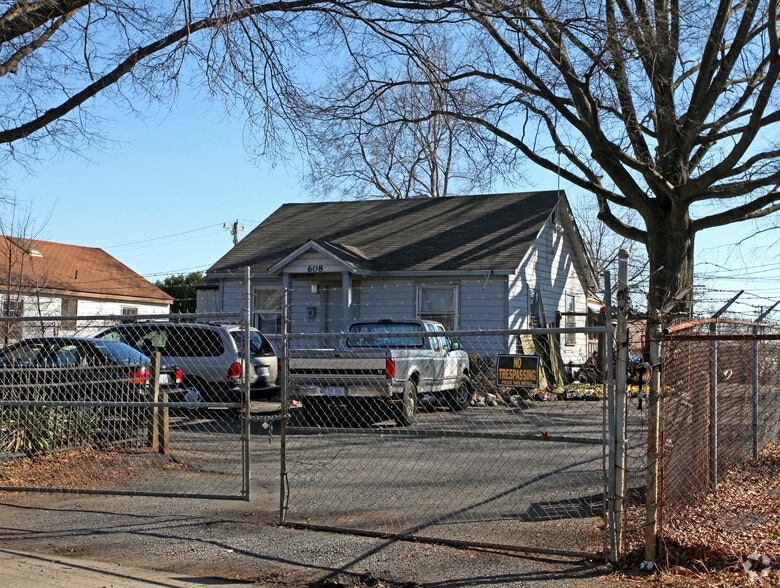 608 Rountree Rd, Charlotte, NC for lease - Building Photo - Image 2 of 17