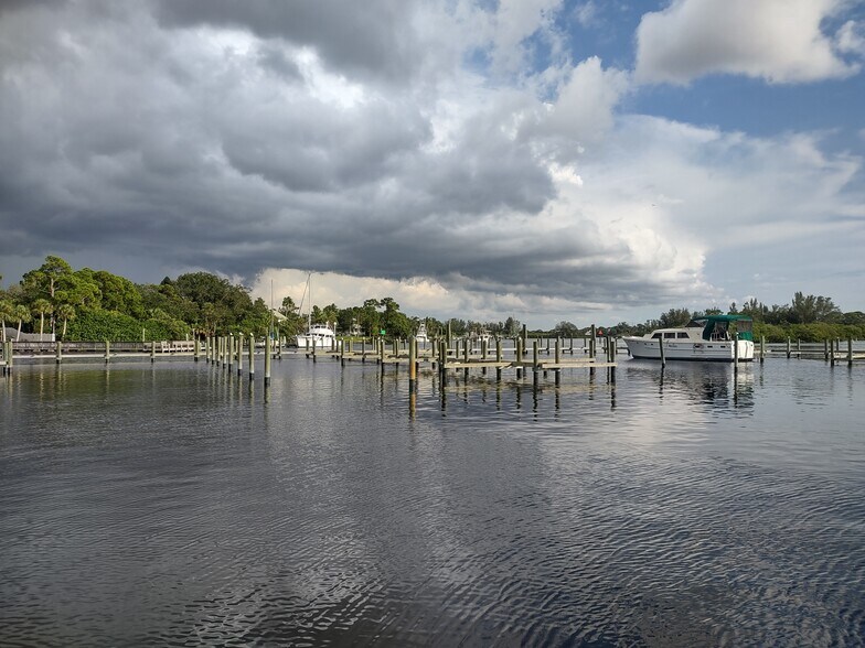 507 Anclote Rd, Tarpon Springs, FL à vendre - Photo du bâtiment - Image 3 de 35