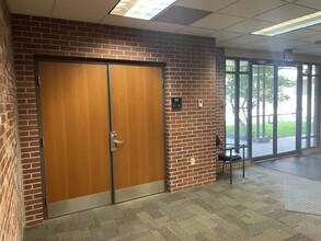 400 W 7th St, Bloomington, IN for lease Interior Photo- Image 2 of 3