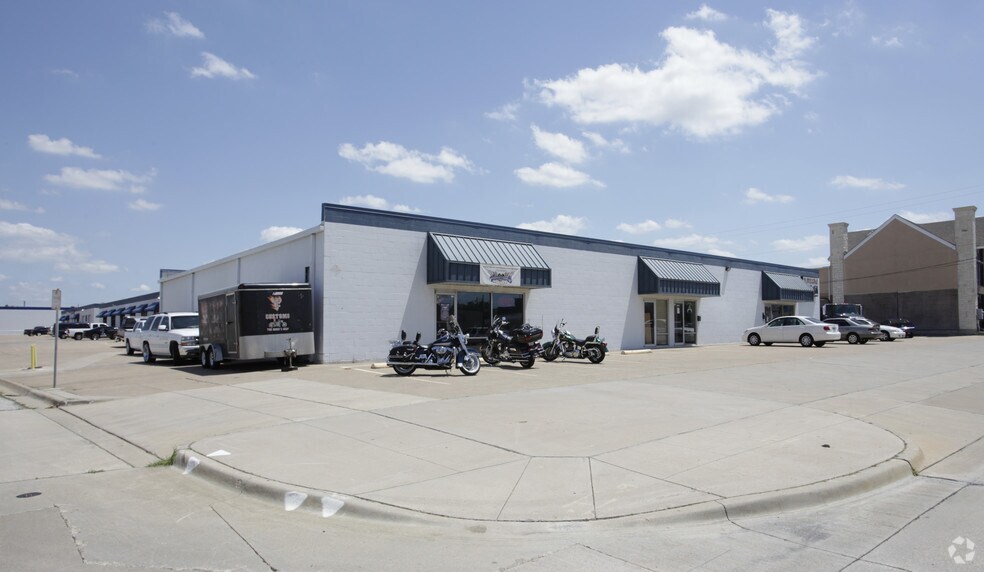 7723-7729 Maplewood Ave, North Richland Hills, TX à louer - Photo principale - Image 1 de 4