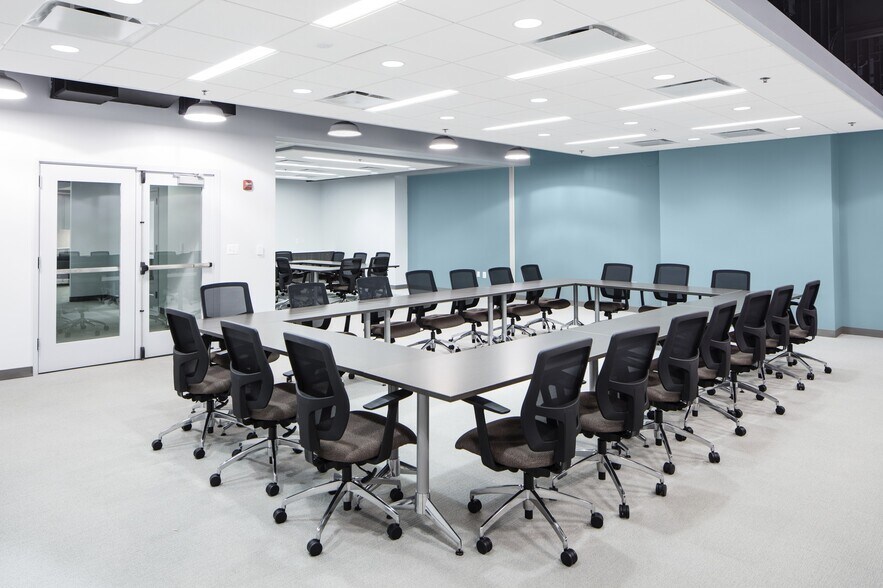 12001 Sunrise Valley Dr, Reston, VA à louer - Photo intérieure - Image 3 de 6