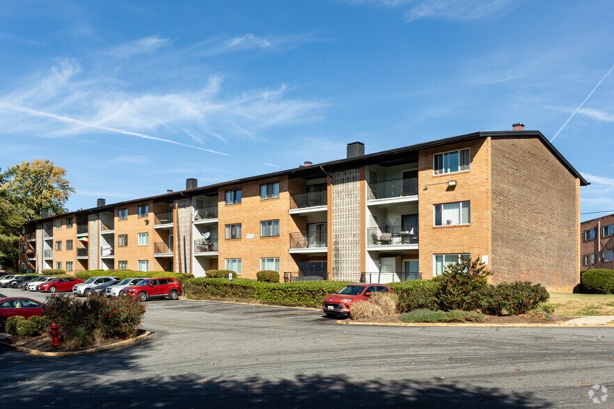 5400 Livingston Ter, Oxon Hill, MD à vendre - Photo du bâtiment - Image 2 de 27