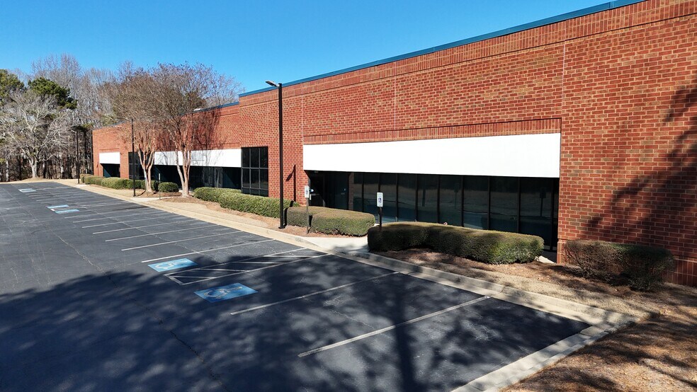 5240 Snapfinger Park Dr, Lithonia, GA à louer - Photo du bâtiment - Image 2 de 13