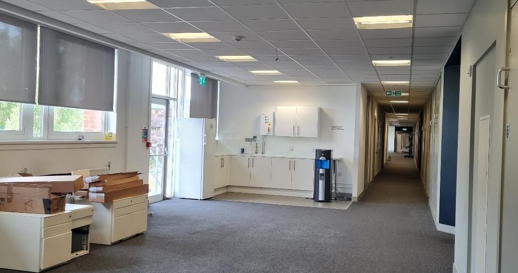 N V Side, Wellesbourne for lease Interior Photo- Image 1 of 4