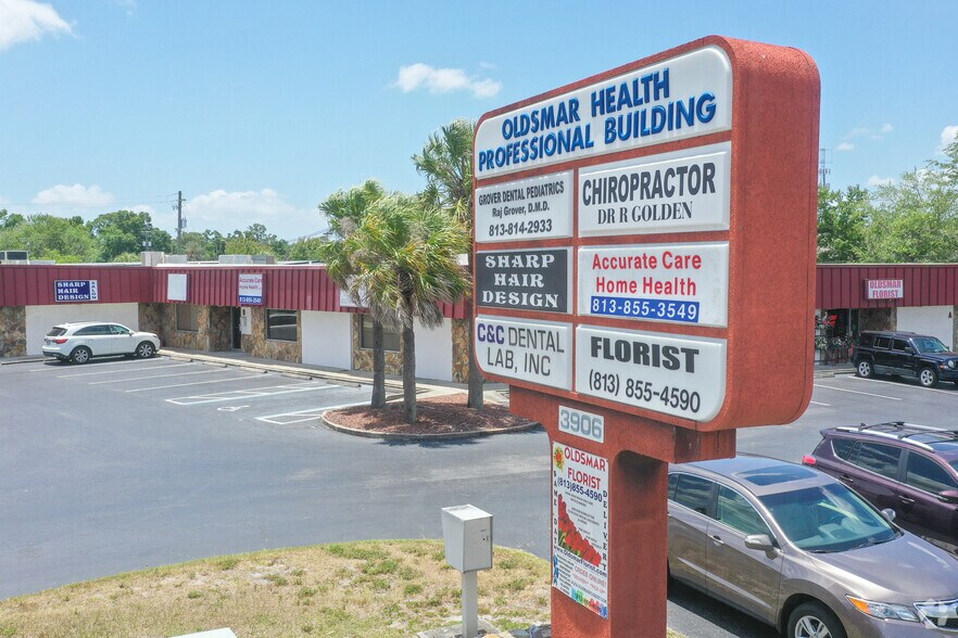 3906 Tampa Rd, Oldsmar, FL à louer - Photo du bâtiment - Image 2 de 5