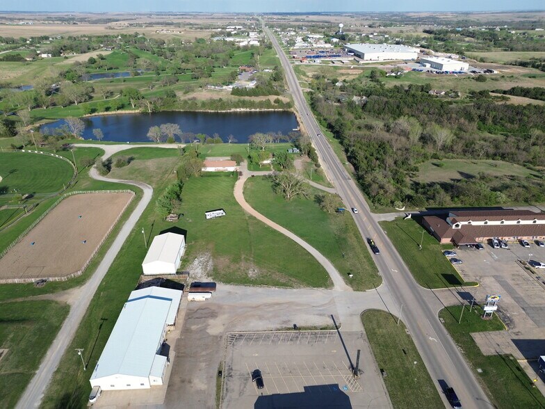 1021 Pony Express Hwy, Marysville, KS à vendre - Photo du bâtiment - Image 2 de 16