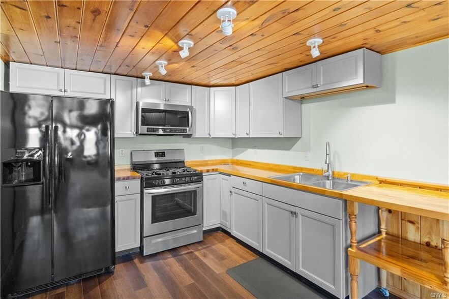 554 NY-49, Cleveland, NY for sale - Interior Photo - Image 2 of 15