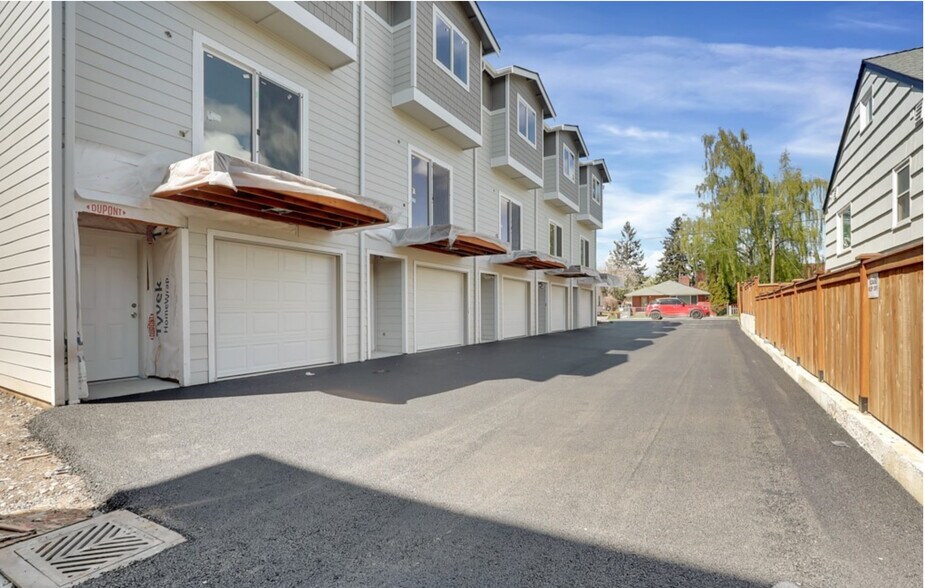 234 S 70th St, Tacoma, WA à vendre - Photo du bâtiment - Image 3 de 14