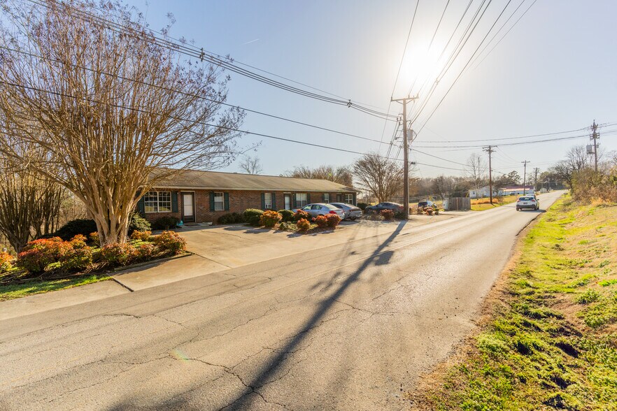 369 Warren St, Madisonville, TN à vendre - Photo du bâtiment - Image 2 de 18