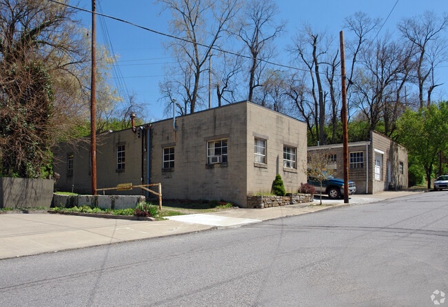 More details for 617 Berry Ave, Bellevue, KY - Industrial for Lease