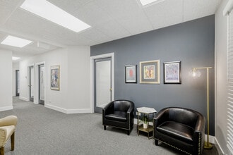 610 W Roosevelt Rd, Wheaton, IL à louer Photo intérieure- Image 2 de 5