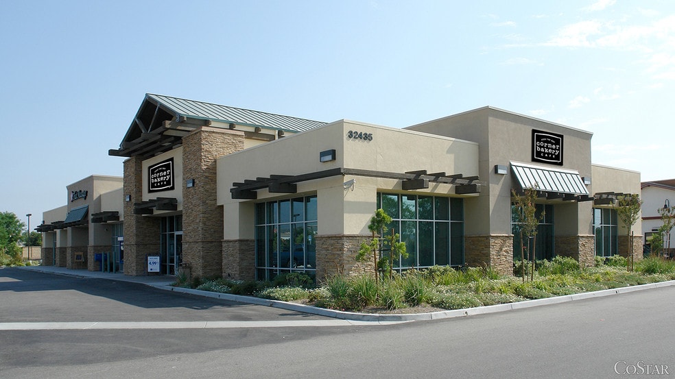 32435 Temecula Pky, Temecula, CA à vendre - Photo du bâtiment - Image 2 de 8