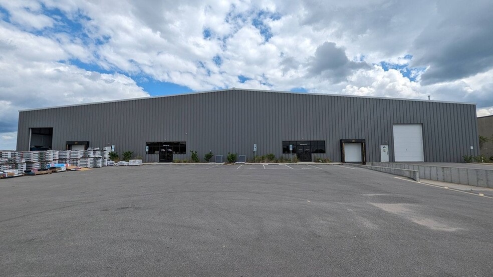 THE EXCHANGE portfolio of 2 properties for sale on LoopNet.ca - Building Photo - Image 2 of 12