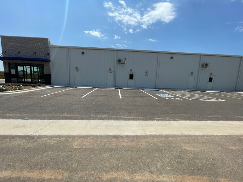 325 Greenhouse Rd, Centerton, AR for lease - Building Photo - Image 2 of 4