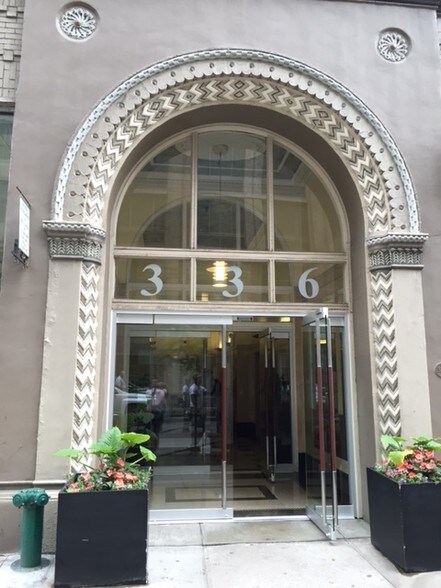 336-342 W 37th St, New York, NY à louer - Photo du bâtiment - Image 2 de 6