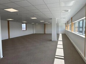 Flex in Tremblay-en-France for lease Building Photo- Image 1 of 4