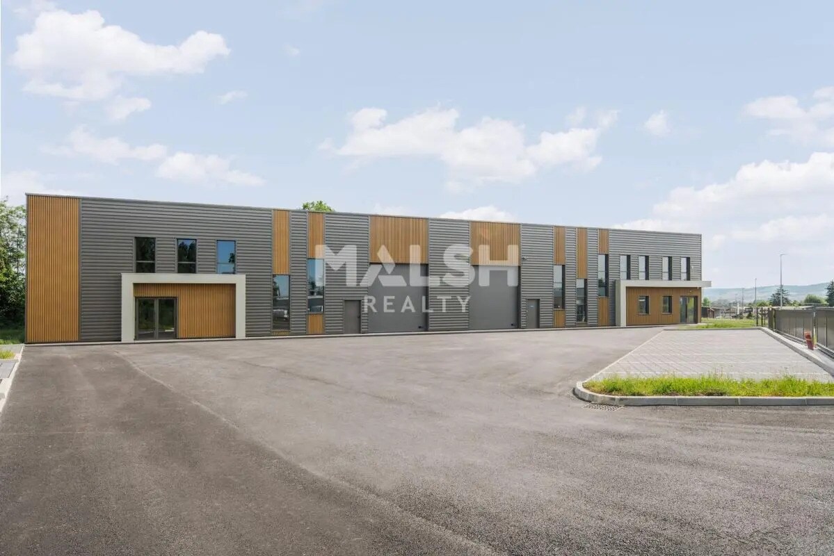 Flex in Trévoux for lease Building Photo- Image 1 of 8