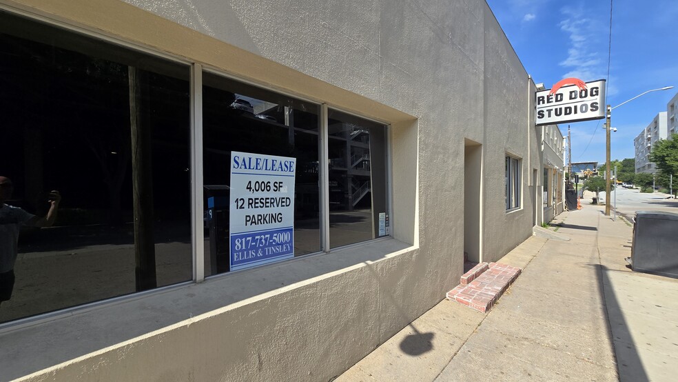 2927 Morton St, Fort Worth, TX for lease - Building Photo - Image 2 of 7