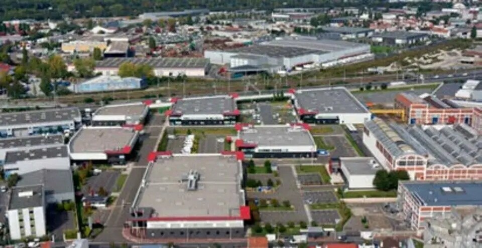 Flex in La Courneuve for lease Aerial- Image 1 of 4