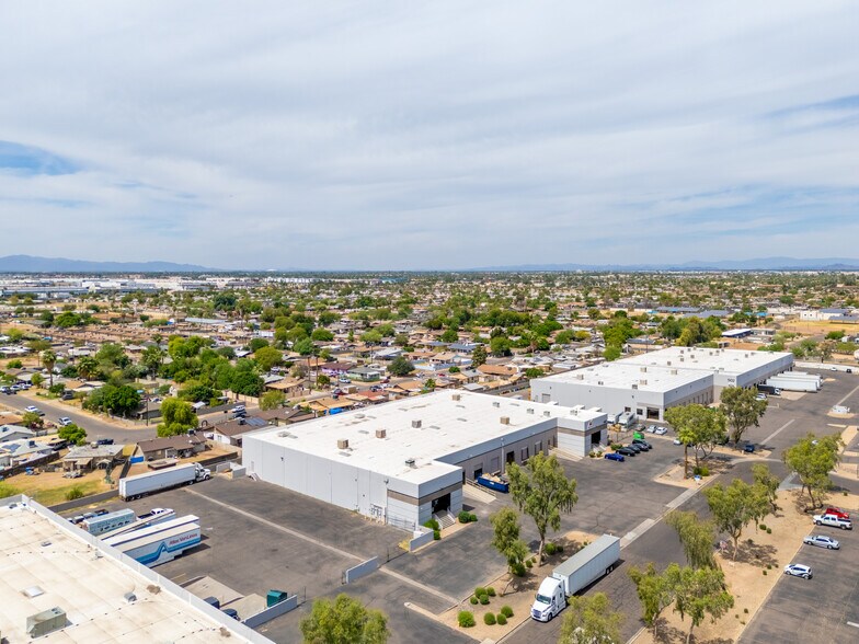 402 N 37th Dr, Phoenix, AZ à louer - Photo du bâtiment - Image 3 de 6