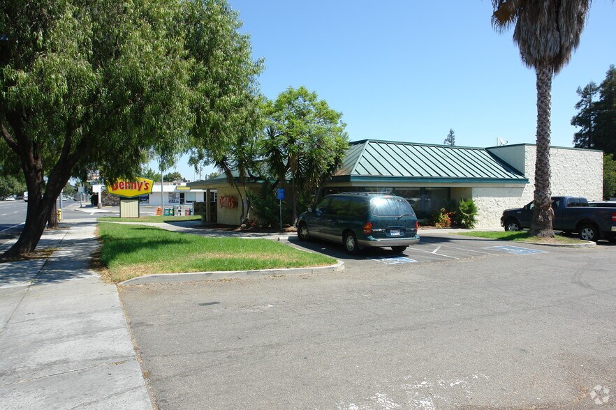 2060 S Bascom Ave, Campbell, CA for lease - Building Photo - Image 2 of 3