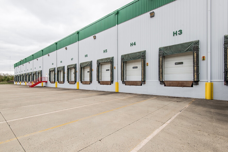245 S Franklin Rd, Indianapolis, IN for lease - Building Photo - Image 3 of 13