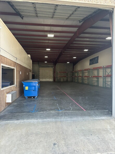 5708 N Shepherd Dr, Houston, TX for lease - Building Photo - Image 3 of 25