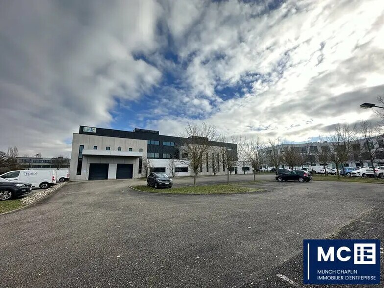 Industrial in Entzheim for lease - Building Photo - Image 1 of 4