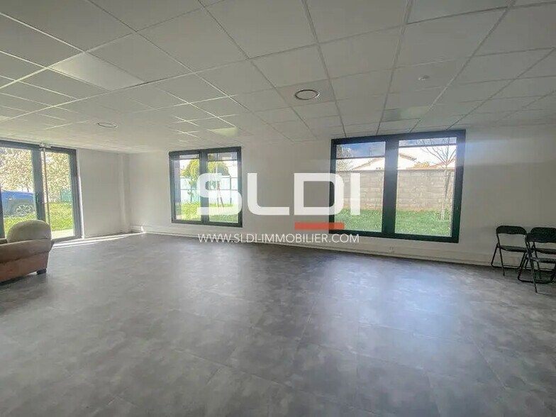 Office in Sainte-Foy-lès-Lyon for lease - Interior Photo - Image 3 of 12