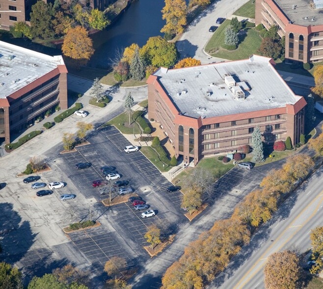 1400 Renaissance Dr, Park Ridge, IL à vendre - Photo du bâtiment - Image 2 de 2