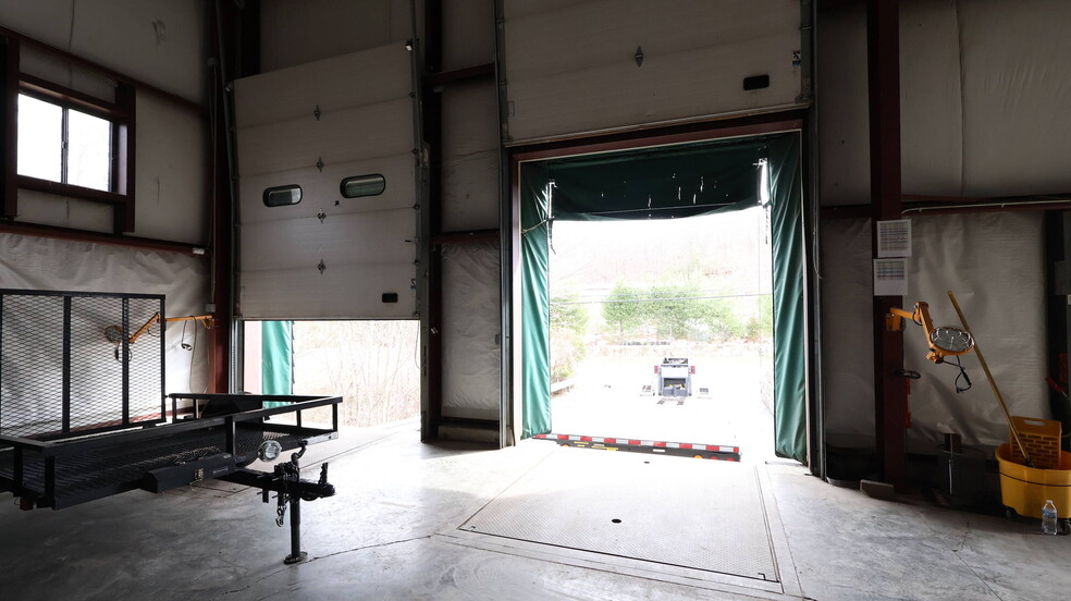 96 Commerce Dr, Carmel, NY à louer - Photo du bâtiment - Image 3 de 22