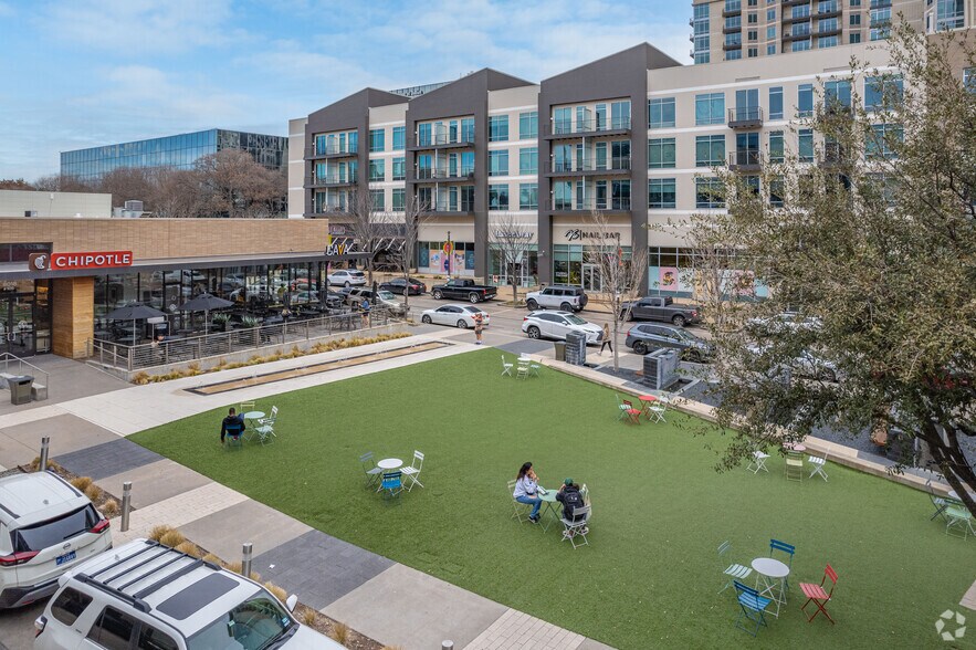 8080 Park Ln, Dallas, TX à louer - Photo du bâtiment - Image 2 de 11