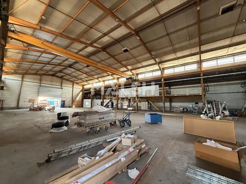 Bureau dans Vaulx-en-Velin à louer - Photo du bâtiment - Image 3 de 16