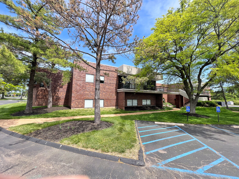 Corporate Square Office Park portfolio of 7 properties for sale on LoopNet.ca - Building Photo - Image 1 of 7