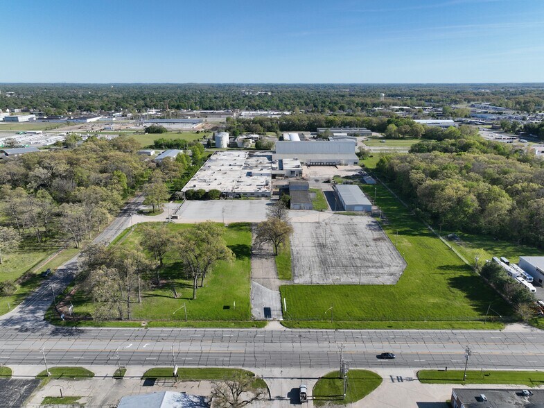 1255 Oak St, Elkhart, IN à vendre - Photo du bâtiment - Image 1 de 21