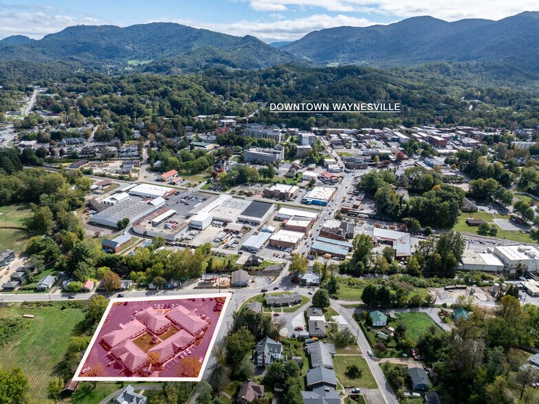367-400 Dellwood Rd, Waynesville, NC à vendre - Photo du bâtiment - Image 2 de 20