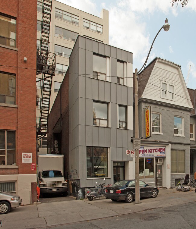 Plus de détails pour 5 Camden St, Toronto, ON - Bureau à vendre
