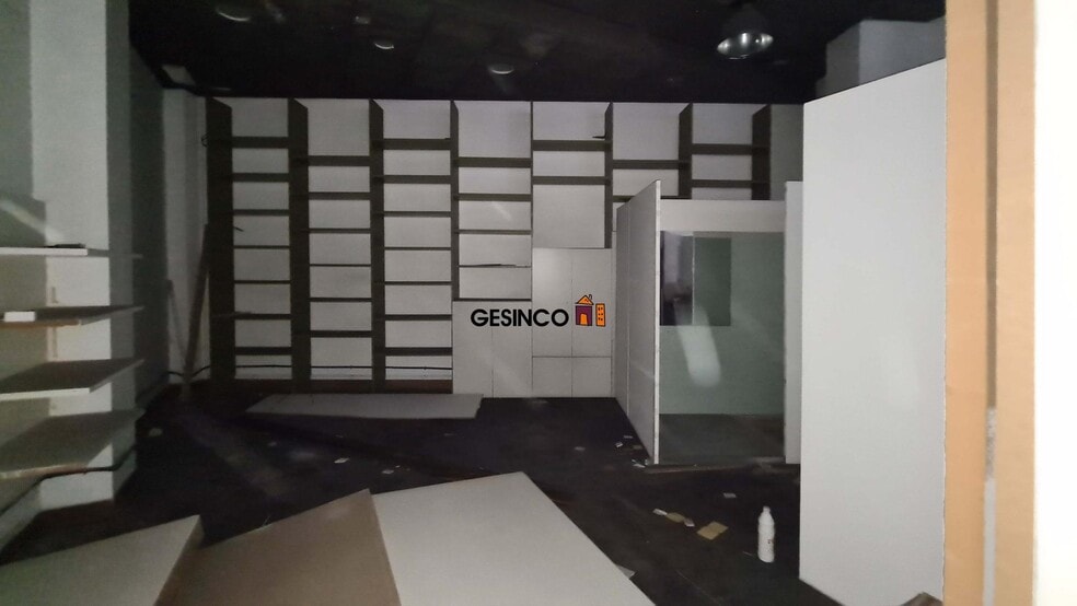Retail in València for lease - Building Photo - Image 2 of 9
