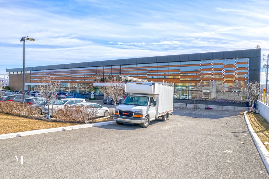 6200-6250 Boul Henri-Bourassa E, Montréal, QC à louer - Photo du bâtiment - Image 1 de 13