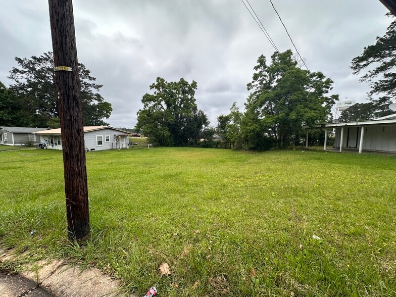 1102 Westwood Dr, Leesville, LA à vendre - Photo du bâtiment - Image 2 de 2
