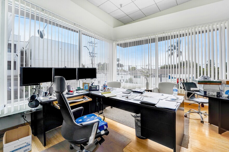 2812-2820 Santa Monica Blvd, Santa Monica, CA à louer - Photo du bâtiment - Image 3 de 14