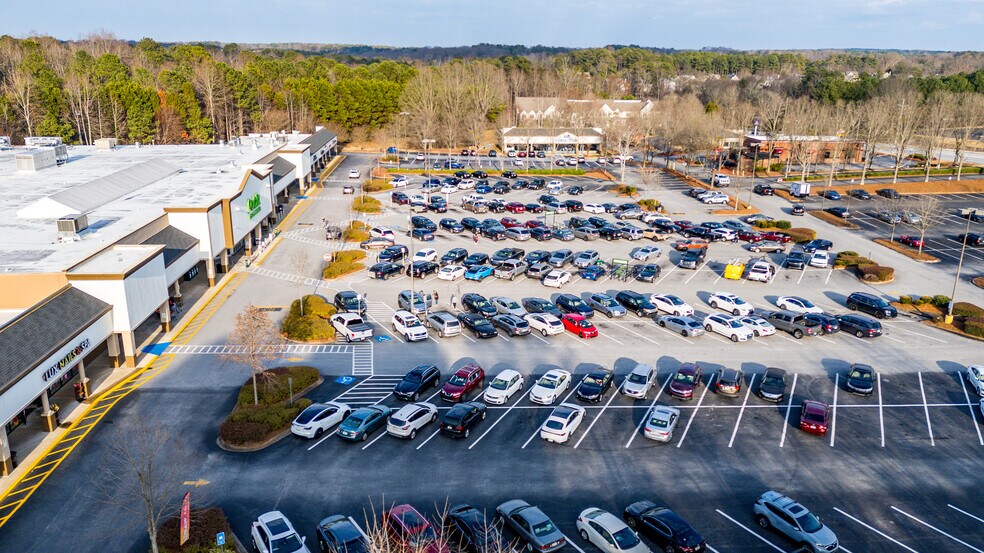 4045 Five Forks Trickum Rd SW, Lilburn, GA à louer - Photo du bâtiment - Image 3 de 7